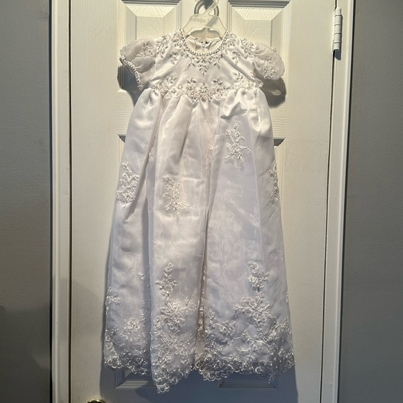 NEW gown w/delicate accents- christening/wedding-smoke free home